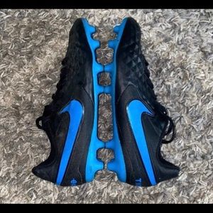 Nike Kids Soccer Cleats Tempo Black/ Blue Size 6.5Y